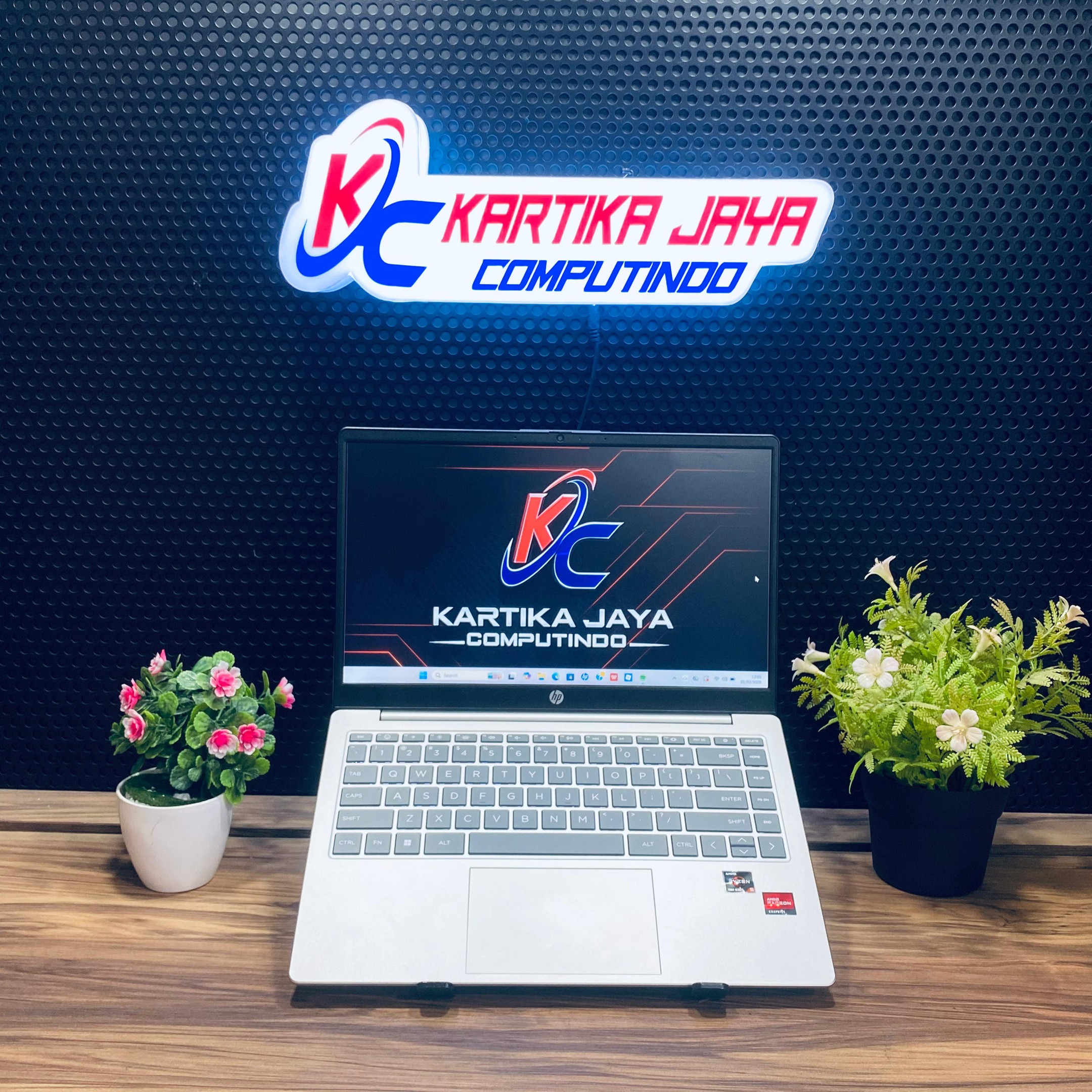 HP 14-EM0018AU AMD RYZEN 5 RAM 8 SSD 2ND LIKE NEW 